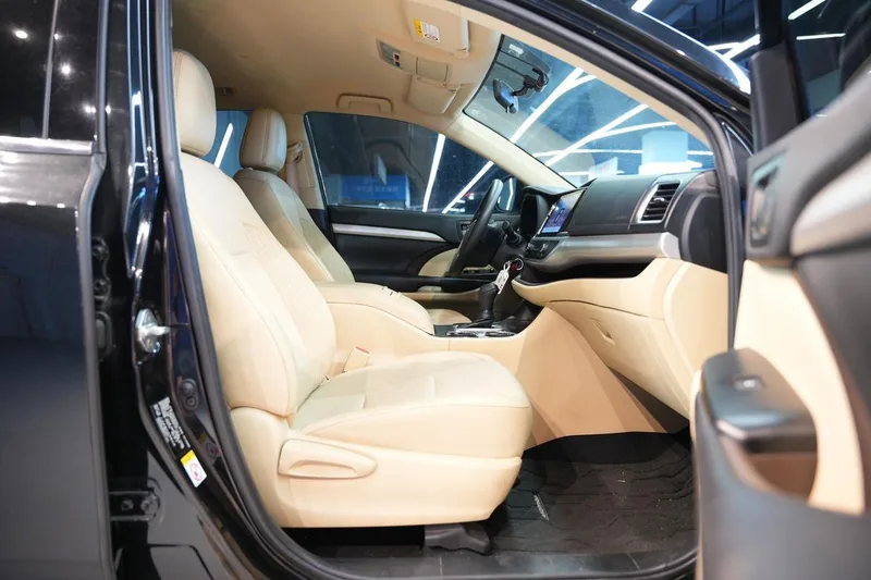 Toyota Highlander 2018 2.0T Two-wheel drive elite version 5 seat Country VI interior photo 18 Toyota Highlander 2018 2.0T Two-wheel drive elite version 5 seat Country VI interior photo 18
