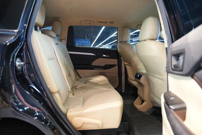 Toyota Highlander 2018 2.0T Two-wheel drive elite version 5 seat Country VI interior photo 19 Toyota Highlander 2018 2.0T Two-wheel drive elite version 5 seat Country VI interior photo 19