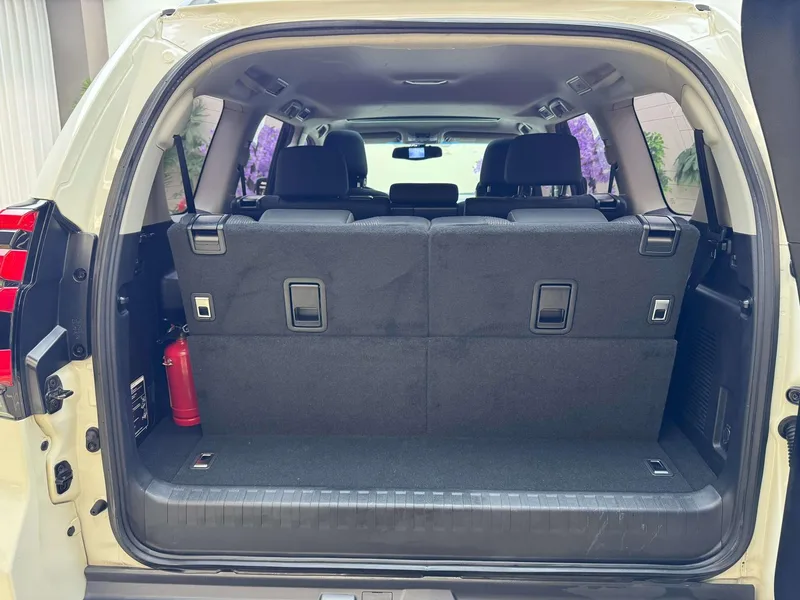 Toyota Prado 2018 3.5L Automatique TX intérieur photo 11 Toyota Prado 2018 3.5L Automatique TX intérieur photo 11