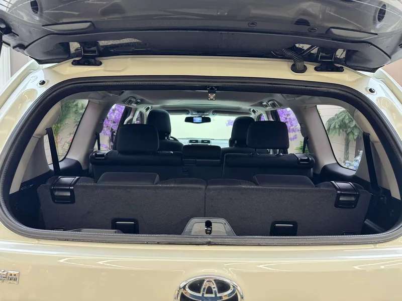Toyota Prado 2018 3.5L Automatique TX intérieur photo 12 Toyota Prado 2018 3.5L Automatique TX intérieur photo 12