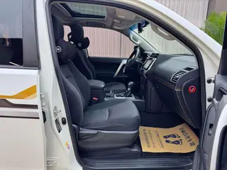 Toyota Prado 2018 3.5L Automatique TX intérieur photo 14 Toyota Prado 2018 3.5L Automatique TX intérieur photo 14