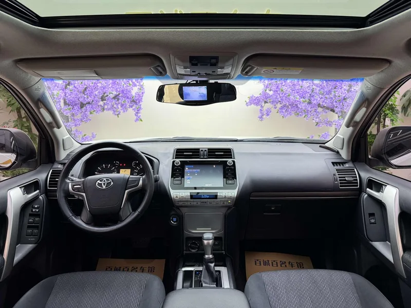 Toyota Prado 2018 3.5L Automatique TX intérieur photo 15 Toyota Prado 2018 3.5L Automatique TX intérieur photo 15
