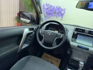 Toyota Prado 2018 3.5L Automatique TX intérieur photo 16 Toyota Prado 2018 3.5L Automatique TX intérieur photo 16