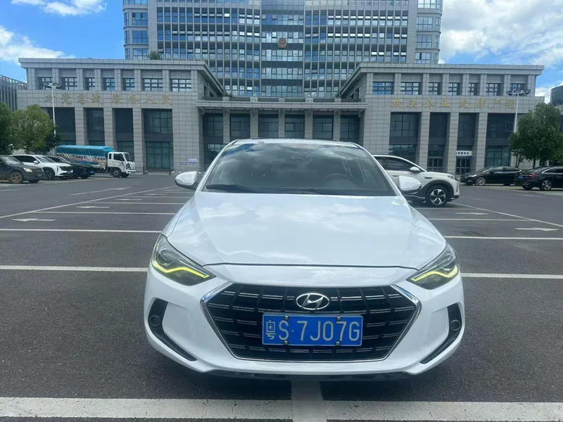 Hyundai Elantra Lingdong 2019 1.4T Dual-clutch dazzle vitality type exterior photo 2 Hyundai Elantra Lingdong 2019 1.4T Dual-clutch dazzle vitality type exterior photo 2
