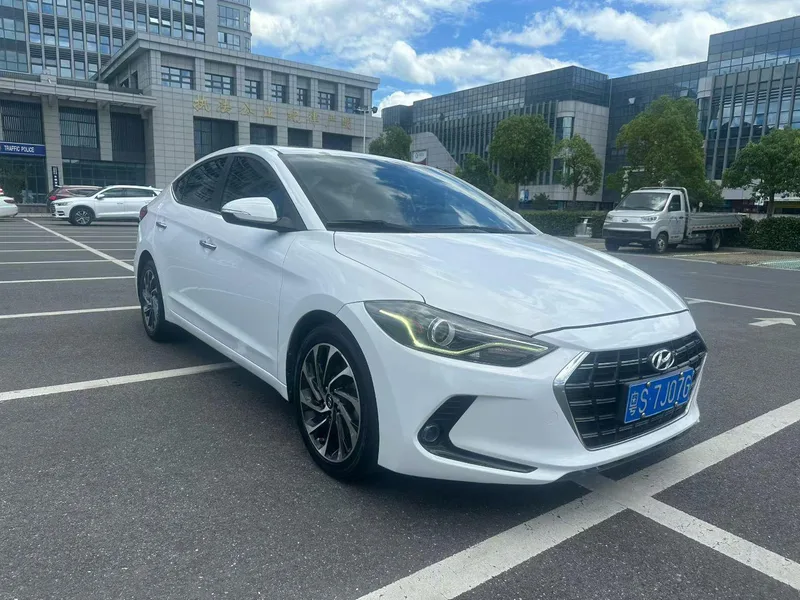 Hyundai Elantra Lingdong 2019 1.4T Dual-clutch dazzle vitality type exterior photo 3 Hyundai Elantra Lingdong 2019 1.4T Dual-clutch dazzle vitality type exterior photo 3