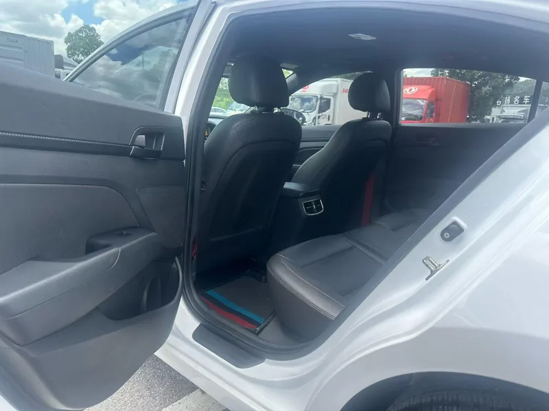 Hyundai Elantra Lingdong 2019 1.4T Dual-clutch dazzle vitality type interior photo 6 Hyundai Elantra Lingdong 2019 1.4T Dual-clutch dazzle vitality type interior photo 6