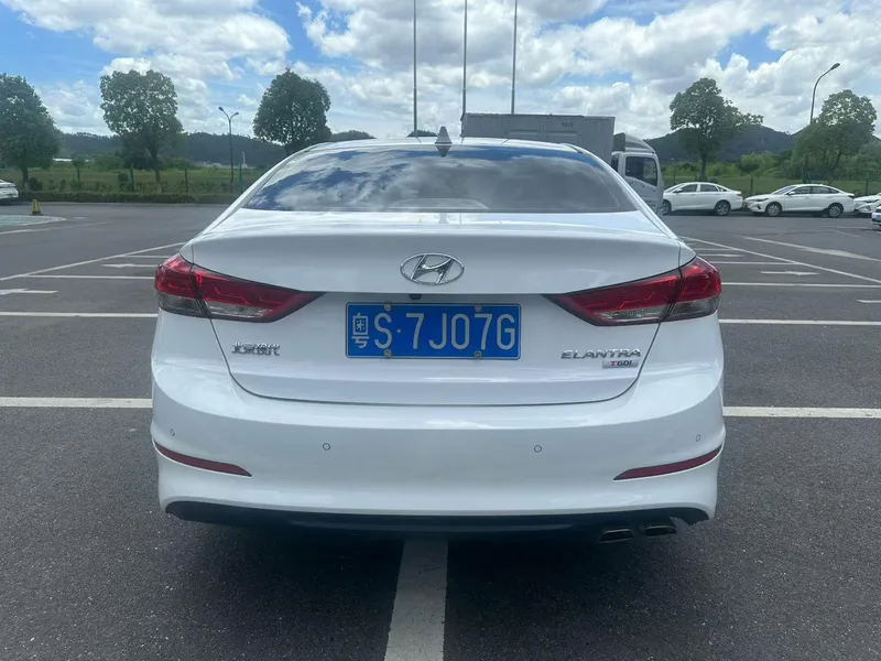 Hyundai Elantra Lingdong 2019 1.4T Dual-clutch dazzle vitality type interior photo 8 Hyundai Elantra Lingdong 2019 1.4T Dual-clutch dazzle vitality type interior photo 8
