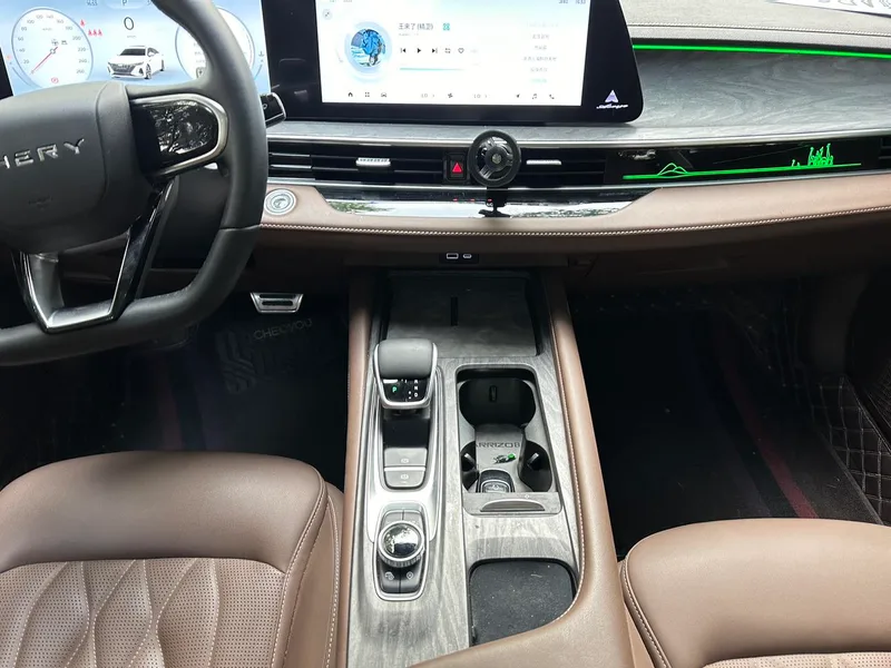 Chery Arrizo 8 2024 Versión de alta energía 2.0T DCT Jin interior foto 12 Chery Arrizo 8 2024 Versión de alta energía 2.0T DCT Jin interior foto 12