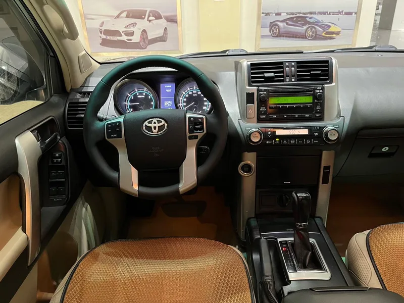 Toyota Prado 2010 4.0L Automatique TX intérieur photo 13 Toyota Prado 2010 4.0L Automatique TX intérieur photo 13