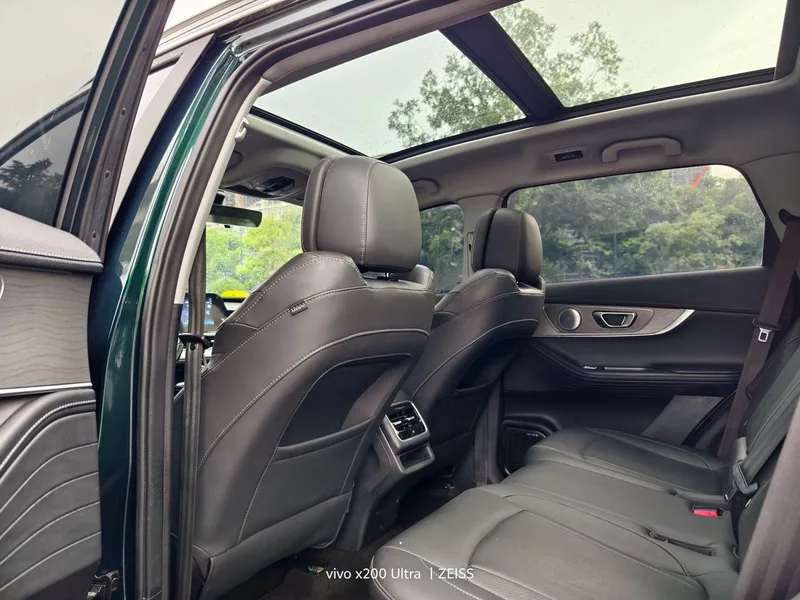 Chery Tiggo 8 Pro 2022 390T Versión Sky Dome con tracción en dos ruedas 7 Asiento exterior foto 5 Chery Tiggo 8 Pro 2022 390T Versión Sky Dome con tracción en dos ruedas 7 Asiento exterior foto 5