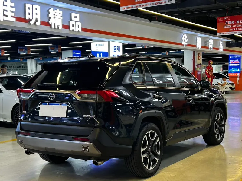 Toyota RAV4 2020 2.0L CVT Versión de lujo de tracción a dos ruedas interior foto 13 Toyota RAV4 2020 2.0L CVT Versión de lujo de tracción a dos ruedas interior foto 13