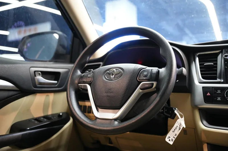 Toyota Highlander 2018 2.0T Two-wheel drive elite version 5 seat Country VI interior photo 15 Toyota Highlander 2018 2.0T Two-wheel drive elite version 5 seat Country VI interior photo 15