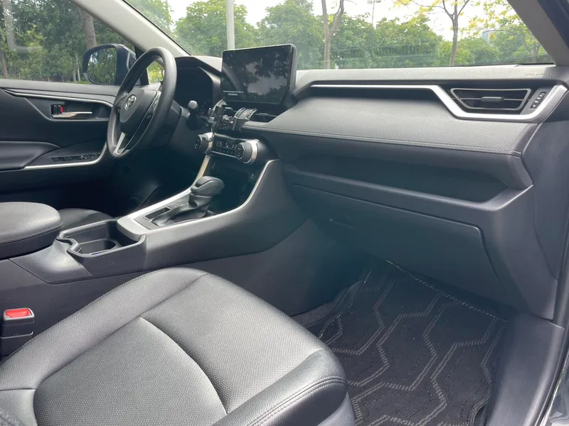 Toyota RAV4 2023 2.0L CVT Two-Drive Fashion Edition interior photo 14 Toyota RAV4 2023 2.0L CVT Two-Drive Fashion Edition interior photo 14