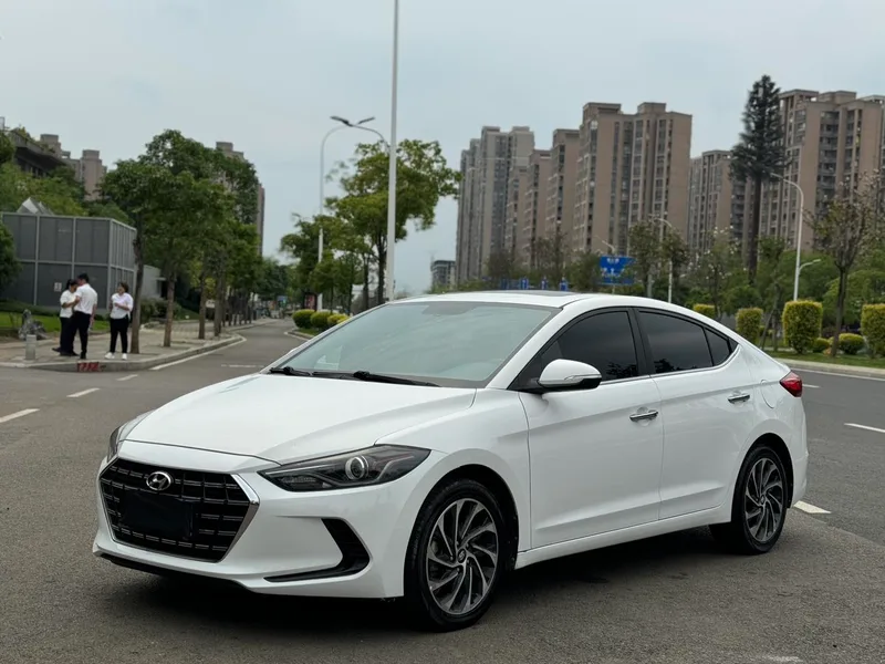 Hyundai Elantra Lingdong 2020 1.5L CVT Smart Display Elite-type exterior photo 1 Hyundai Elantra Lingdong 2020 1.5L CVT Smart Display Elite-type exterior photo 1