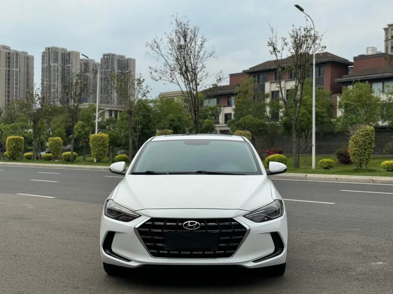 Hyundai Elantra Lingdong 2020 1.5L CVT Smart Display Elite-type exterior photo 2 Hyundai Elantra Lingdong 2020 1.5L CVT Smart Display Elite-type exterior photo 2