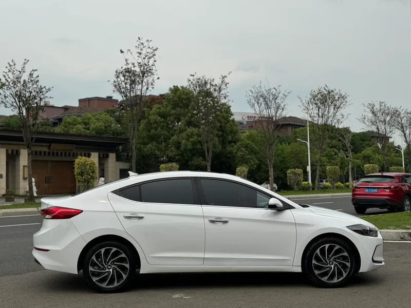 Hyundai Elantra Lingdong 2020 1.5L CVT Smart Display Elite-type interior photo 12 Hyundai Elantra Lingdong 2020 1.5L CVT Smart Display Elite-type interior photo 12