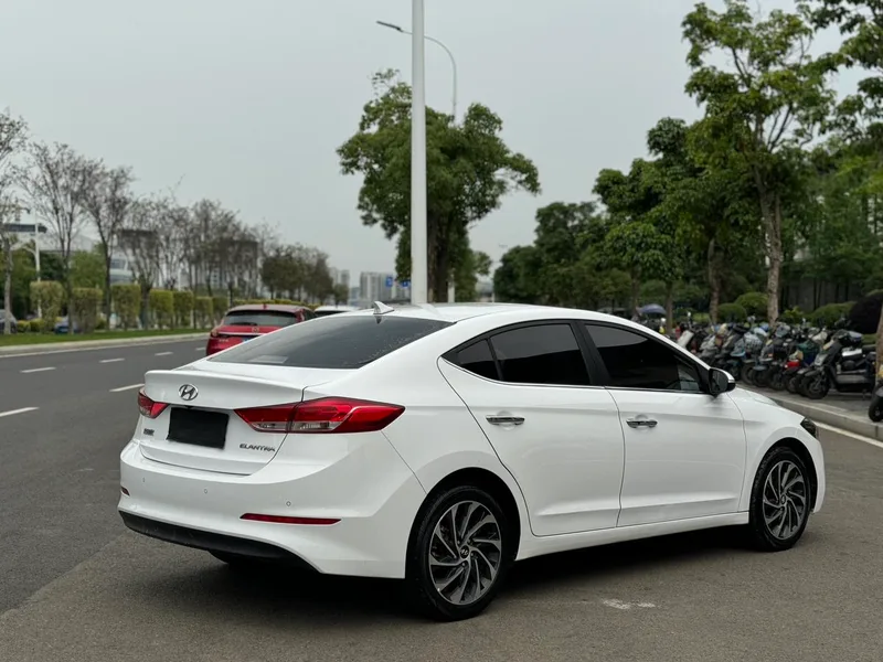 Hyundai Elantra Lingdong 2020 1.5L CVT Smart Display Elite-type interior photo 14 Hyundai Elantra Lingdong 2020 1.5L CVT Smart Display Elite-type interior photo 14