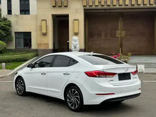Hyundai Elantra Lingdong 2020 1.5L CVT Smart Display Elite-type interior photo 16 Hyundai Elantra Lingdong 2020 1.5L CVT Smart Display Elite-type interior photo 16