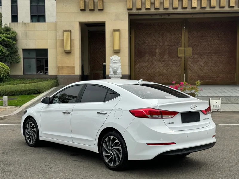 Hyundai Elantra Lingdong 2020 1.5L CVT Smart Display Elite-type interior photo 16 Hyundai Elantra Lingdong 2020 1.5L CVT Smart Display Elite-type interior photo 16