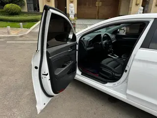 Hyundai Elantra Lingdong 2020 1.5L CVT Smart Display Elite-type interior photo 17 Hyundai Elantra Lingdong 2020 1.5L CVT Smart Display Elite-type interior photo 17