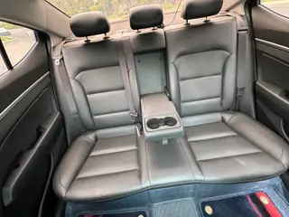 Hyundai Elantra Lingdong 2020 1.5L CVT Smart Display Elite-type interior photo 19 Hyundai Elantra Lingdong 2020 1.5L CVT Smart Display Elite-type interior photo 19