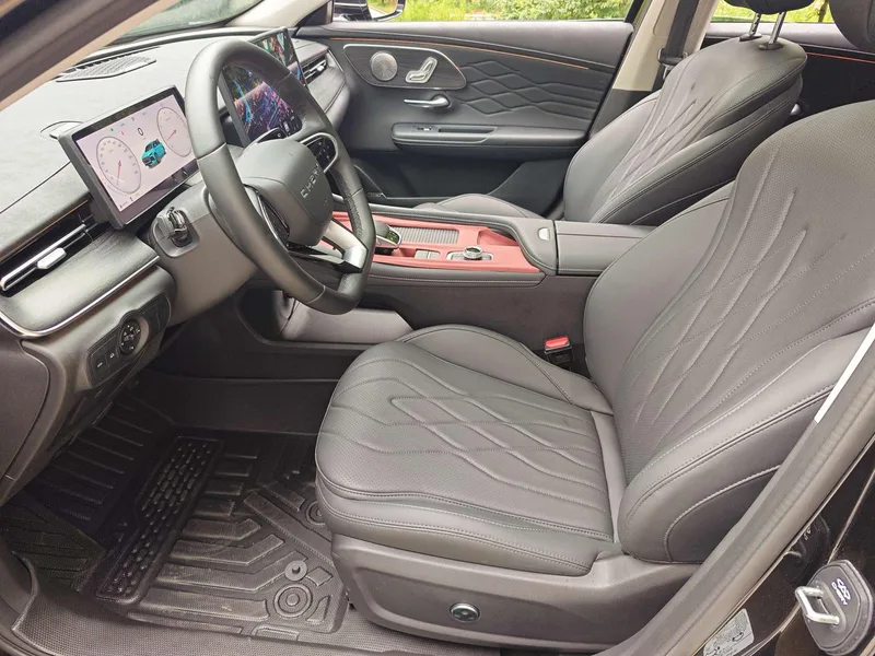 Chery Arrizo 8 PRO 2025 1.6T DCT De lujo exterior foto 5 Chery Arrizo 8 PRO 2025 1.6T DCT De lujo exterior foto 5