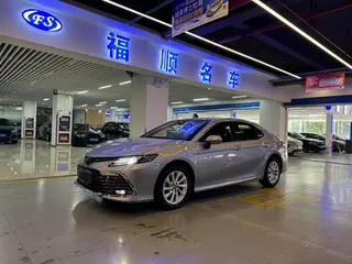 Toyota Camry 2023 2.0G Роскошная версия