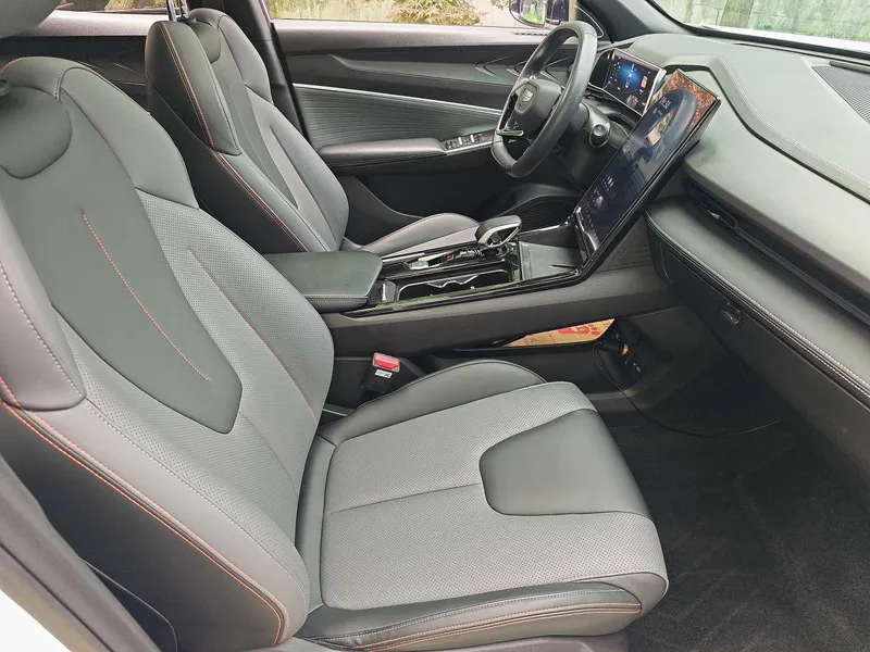 Geely Boyue 2024 1.5TD Longteng Edition exterior photo 6