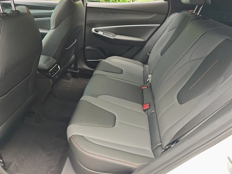 Geely Boyue 2024 1.5TD Longteng Edition exterior photo 7