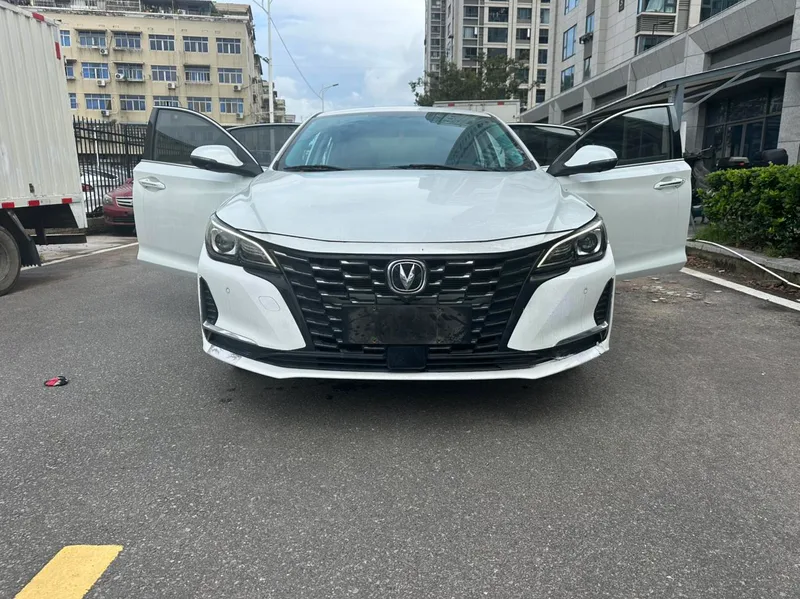 Changan Raeton CC 2022 Blue Whale Edition 1.5T DCT Luxury type exterior photo 4 Changan Raeton CC 2022 Blue Whale Edition 1.5T DCT Luxury type exterior photo 4