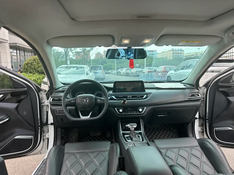 Changan Raeton CC 2022 Blue Whale Edition 1.5T DCT Luxury type interior photo 11 Changan Raeton CC 2022 Blue Whale Edition 1.5T DCT Luxury type interior photo 11