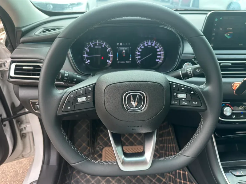 Changan Raeton CC 2022 Blue Whale Edition 1.5T DCT Luxury type interior photo 12 Changan Raeton CC 2022 Blue Whale Edition 1.5T DCT Luxury type interior photo 12