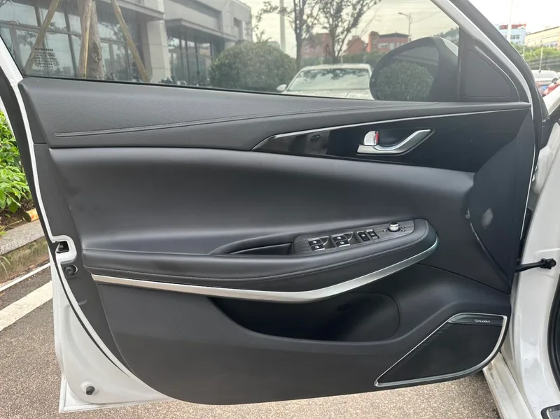 Changan Raeton CC 2022 Blue Whale Edition 1.5T DCT Luxury type interior photo 14 Changan Raeton CC 2022 Blue Whale Edition 1.5T DCT Luxury type interior photo 14