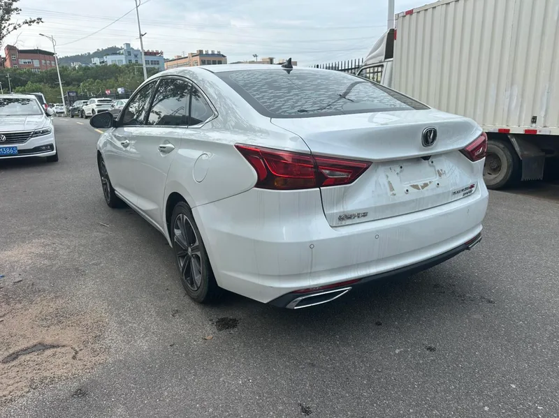 Changan Raeton CC 2022 Blue Whale Edition 1.5T DCT Luxury type interior photo 19 Changan Raeton CC 2022 Blue Whale Edition 1.5T DCT Luxury type interior photo 19