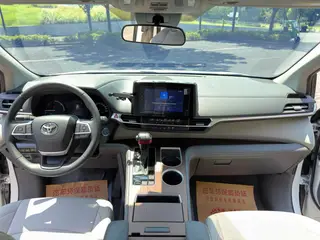 Toyota Sienna 2021 2.5L Hybride Version confortable intérieur photo 13 Toyota Sienna 2021 2.5L Hybride Version confortable intérieur photo 13