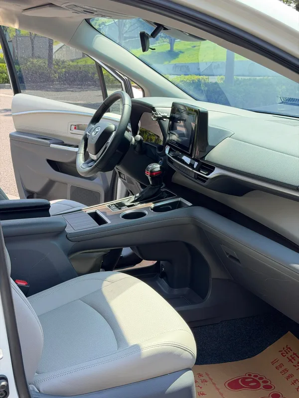 Toyota Sienna 2021 2.5L Hybride Version confortable intérieur photo 18 Toyota Sienna 2021 2.5L Hybride Version confortable intérieur photo 18