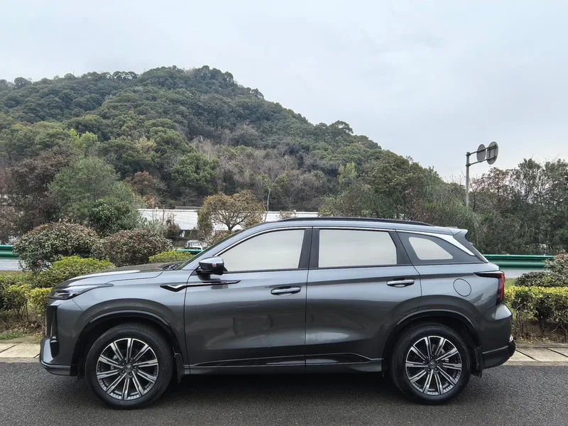 Changan CS75 PLUS 2023 Third generation 1.5T Automatic Deluxe exterior photo 6 Changan CS75 PLUS 2023 Third generation 1.5T Automatic Deluxe exterior photo 6