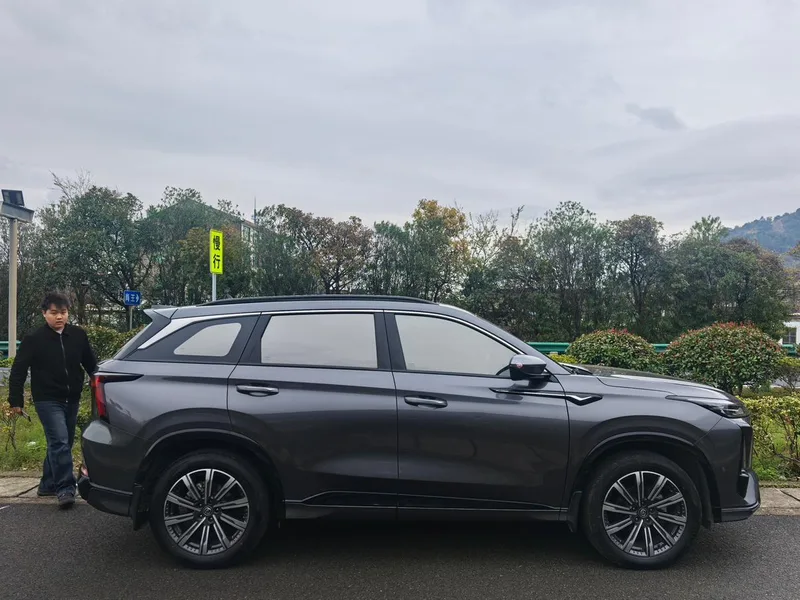 Changan CS75 PLUS 2023 Third generation 1.5T Automatic Deluxe exterior photo 10 Changan CS75 PLUS 2023 Third generation 1.5T Automatic Deluxe exterior photo 10