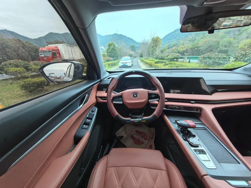 Changan CS75 PLUS 2023 Third generation 1.5T Automatic Deluxe interior photo 13 Changan CS75 PLUS 2023 Third generation 1.5T Automatic Deluxe interior photo 13