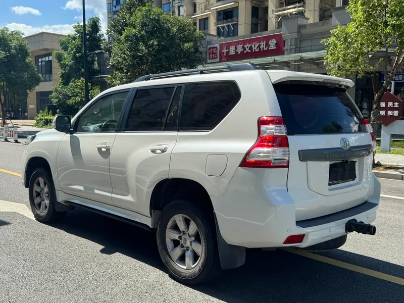 Toyota Prado 2016 3.5L Automatic TX-L NAVI interior photo 7 Toyota Prado 2016 3.5L Automatic TX-L NAVI interior photo 7