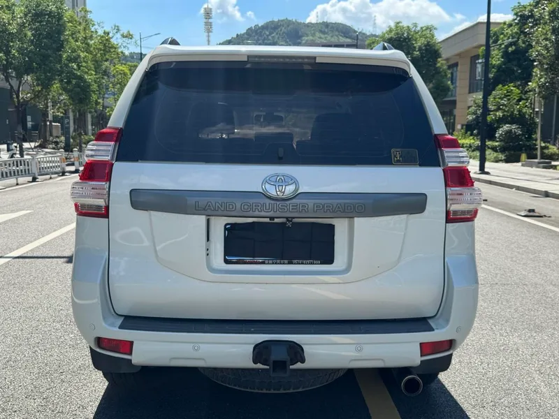 Toyota Prado 2016 3.5L Automatic TX-L NAVI interior photo 8 Toyota Prado 2016 3.5L Automatic TX-L NAVI interior photo 8