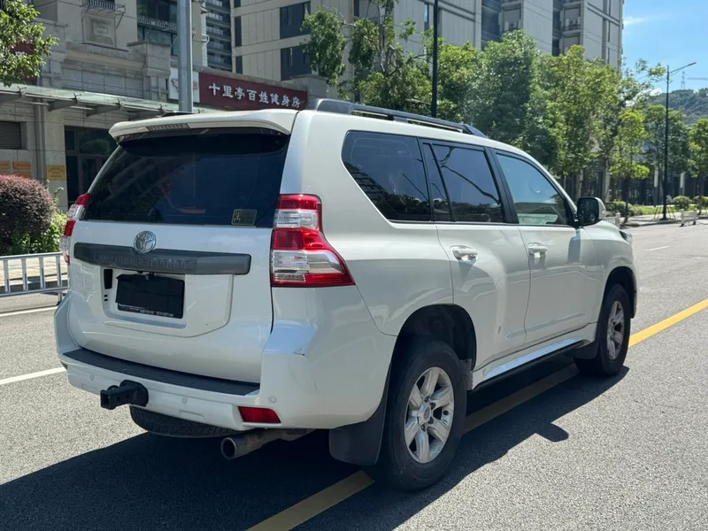 Toyota Prado 2016 3.5L Automatic TX-L NAVI interior photo 9 Toyota Prado 2016 3.5L Automatic TX-L NAVI interior photo 9