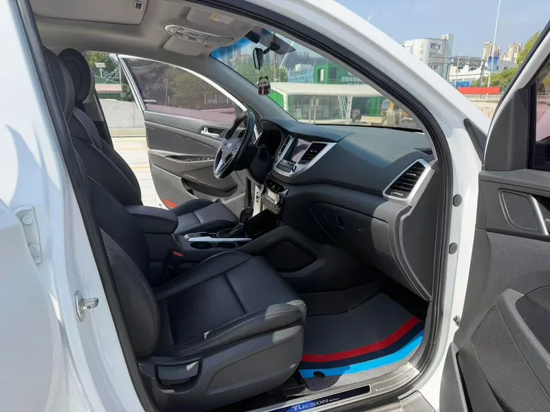 Hyundai Tucson 2015 1.6T Dual-clutch, two-wheel drive, intelligent model interior photo 6 Hyundai Tucson 2015 1.6T Dual-clutch, two-wheel drive, intelligent model interior photo 6