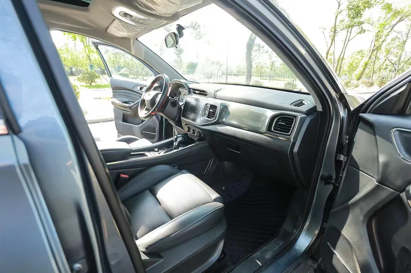 Chery Tiggo 8 2018 1.5TCI Automatic Deluxe 7 seat interior photo 8 Chery Tiggo 8 2018 1.5TCI Automatic Deluxe 7 seat interior photo 8