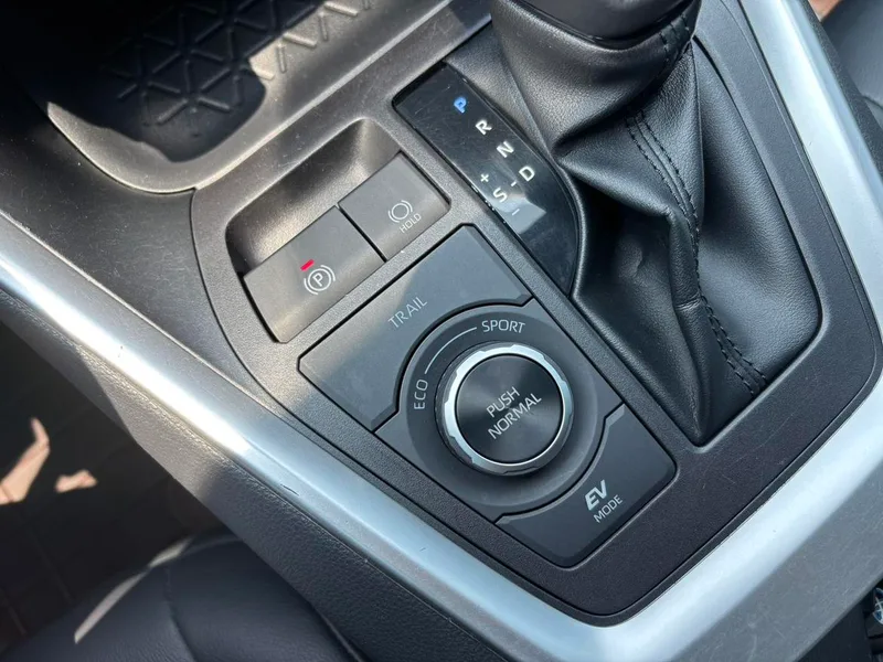 Toyota RAV4 2021 Mise à jour Double moteur 2.5L CVT Elite à quatre roues motrices Plus Version intérieur photo 12 Toyota RAV4 2021 Mise à jour Double moteur 2.5L CVT Elite à quatre roues motrices Plus Version intérieur photo 12