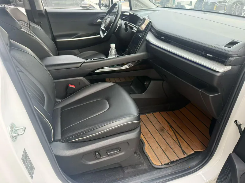 Hyundai Custo 2021 380TGDi Zhi Love Premied Edition LUX Premium экстерьер фото 5 Hyundai Custo 2021 380TGDi Zhi Love Premied Edition LUX Premium экстерьер фото 5