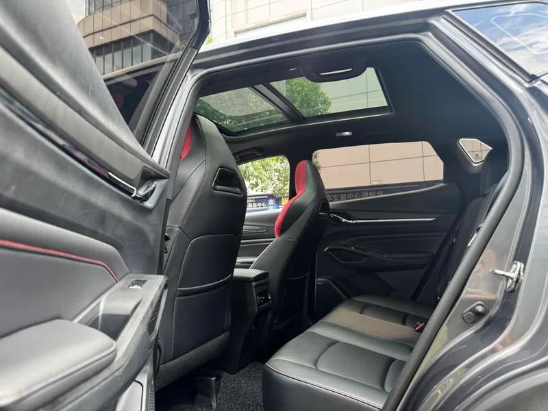 Changan X5 PLUS 2024 1.5T DCT Tipo de cuello inteligente exterior foto 9 Changan X5 PLUS 2024 1.5T DCT Tipo de cuello inteligente exterior foto 9