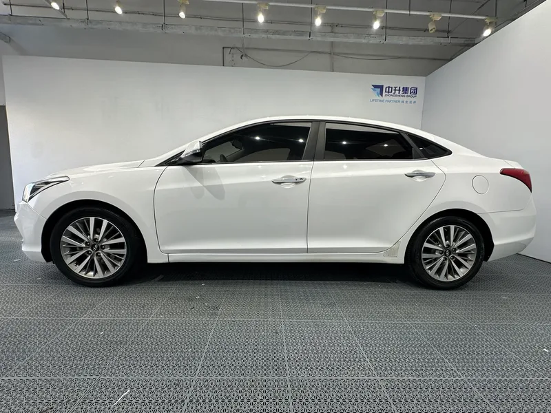 Hyundai Mistra 2017 1.8L Intelligent automatique GLS Pays V intérieur photo 11 Hyundai Mistra 2017 1.8L Intelligent automatique GLS Pays V intérieur photo 11