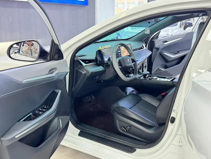 Changan Raeton Plus 2023 1.5T DCT Premium Trim exterior photo 9 Changan Raeton Plus 2023 1.5T DCT Premium Trim exterior photo 9