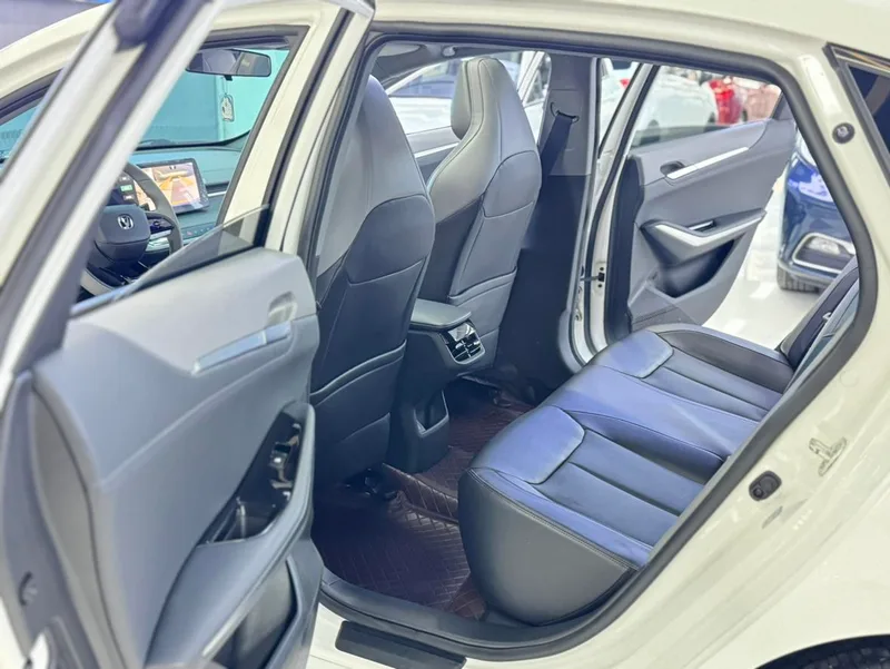 Changan Raeton Plus 2023 1.5T DCT Premium Trim interior photo 10 Changan Raeton Plus 2023 1.5T DCT Premium Trim interior photo 10